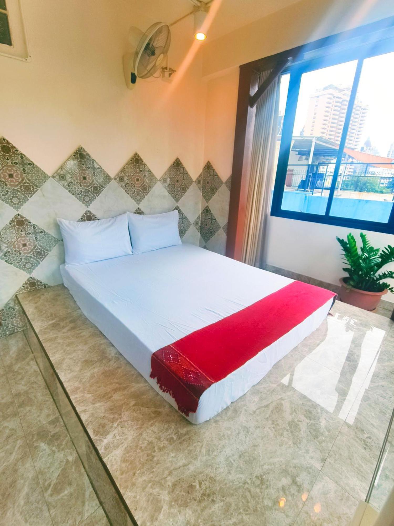 Sky Bedroom With A Smooth Life View